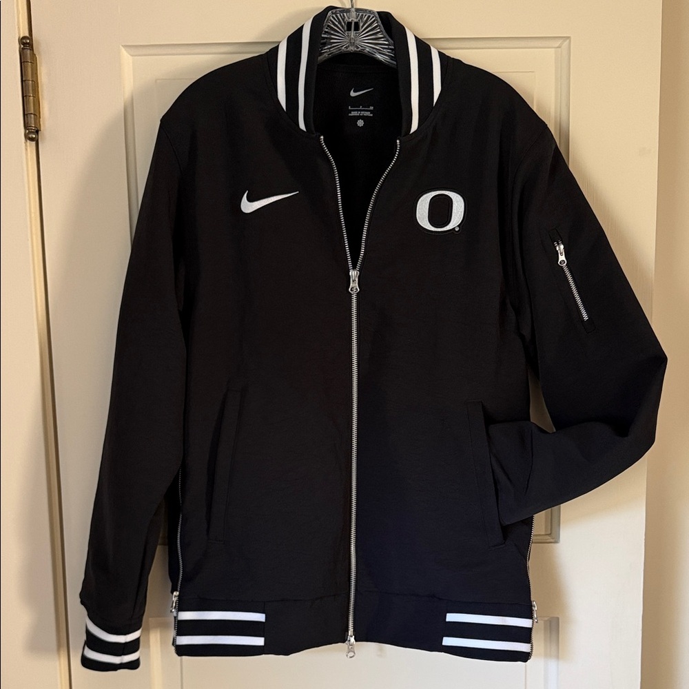 Nike Oregon football Black and White fleece lined jacket.